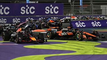 Max Verstappen (Red Bull RB21) y Oscar Piastri (McLaren MCL39). Yeda, Arabia Saudí. F1 2025.