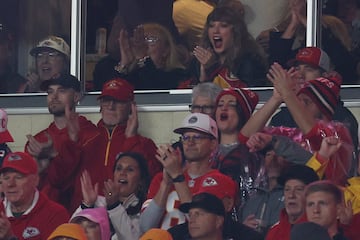 Swift (top center) reacts during the Chiefs' win over the Buccaneers on Monday.