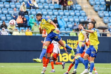 El Cdiz gana y Paco Lpez salva el puesto