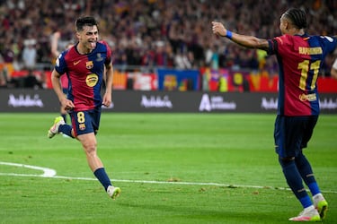 1-0. Pedri celebra el primer gol con Raphinha.