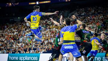 Álex Dujshebaev, el 10 del Kielce, en ataque.