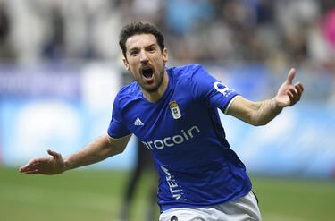 El delantero centro murciano se formó en las categorías inferiores del Atlético de Madrid. Perteneció al primer equipo rojiblanco desde el 2004 hasta 2007, pero fue cedido varias veces. Tan solo disputó 2 encuentros. Vistió la camiseta del Real Oviedo en 139 ocasiones y marcó 43 toles entre 2015 y 2019. 