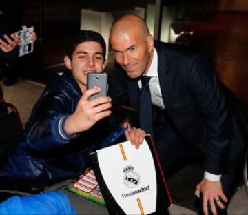 El Madrid de Zidane sí atiende a su afición en los viajes