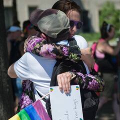 El jugador gay de la NFL pide paz tras la masacre de Orlando