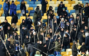 FC Dynamo's supporters holding sticks prepare to clash with Besiktas' supporters during the UEFA Champions League football match between FC Dynamo Kyiv and Besiktas at the Olympiyski Stadium in Kiev on December 6, 2016. / AFP PHOTO / SERGEI SUPINSKY