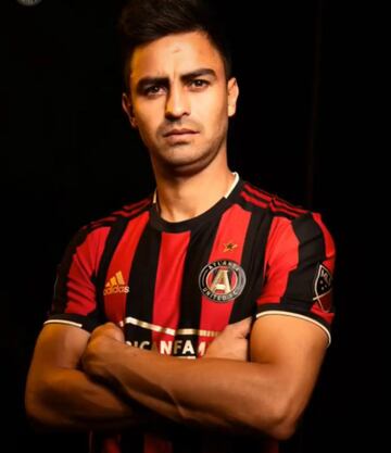 Además, en la parte inferior izquierda el jersey cuenta con un número 17, para recordar el año en que debutaron en la MLS