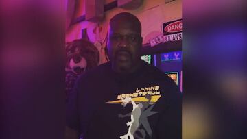 Shaquille O'Neal regala miles de dólares y lo presume en redes