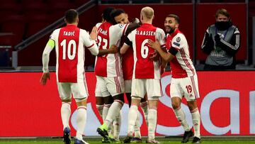 AMSTERDAM, NETHERLANDS - NOVEMBER 25: Ryan Gravenberch of Ajax celebrates with Lassina Traore, Davy Klaassen, Zakaria Labyad and Dusan Tadic of Ajax after scoring their team&#039;s first goal during the UEFA Champions League Group D stage match between Aj