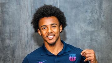 Koundé, ya con la camiseta del Barcelona.