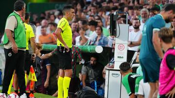 Sánchez Villalobos, árbitro del Racing - Eibar.