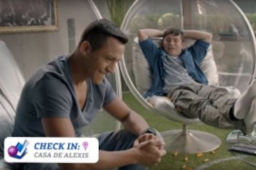 Alexis Sánchez ha llevado un paso más allá su actuación en las publicidades. Con Movistar ha hecho verdadores nanometrajes, con divertidas historias.