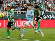Abde remata ante la meta del Celta.