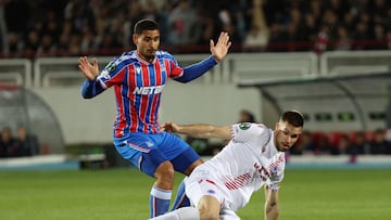 Soccer Football - UEFA Conference League - Play Off - First Leg - Zrinjski Mostar v Crystal Palace - HSK Zrinjski Stadium, Mostar, Bosnia and Herzegovina - February 19, 2026 Crystal Palace's Maxence Lacroix in action with Zrinjski Mostar's Marko Vranjkovic REUTERS/Amel Emric