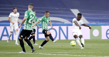 Eduardo Camavinga y Andr¨¦s Guardado.