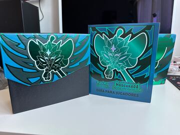 Pokémon JCC Mascarada Crepuscular unboxing caja entrenador élite detalle