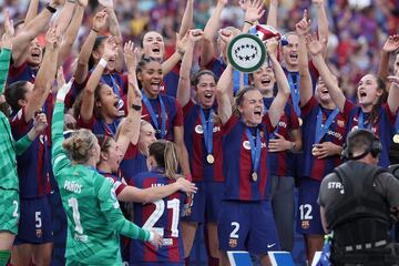 Las jugadoras celebran la Champions League. 