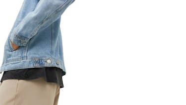 Ni bomber ni gabardina: esta chaqueta vaquera es la prenda que está triunfando esta primavera