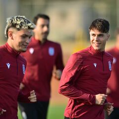 Arnau Ortiz firmó y se ejercitó a las órdenes de Julián Calero