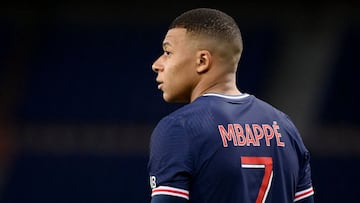 As rumours rage over his future, Kylian Mbappé took to social media with photos of his summer holiday in Florida. One snap in particular set chins wagging.