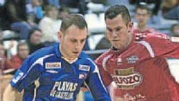 <b>ACIERTO. </b>Dani Salgado (izquierda) marcó dos goles del Playas.