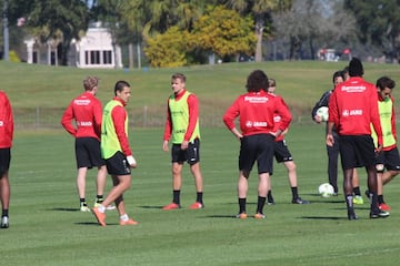 El Bayer Leverkusen entrena en el campo deportivo del Omni Resort. 