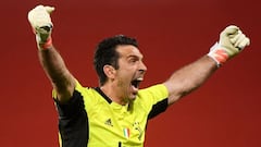 Soccer Football - Coppa Italia - Final - Atalanta v Juventus - Mapei Stadium - Citta del Tricolore, Reggio Emilia, Italy - May 19, 2021 Juventus&#039; Gianluigi Buffon celebrates after Federico Chiesa scored their second goal REUTERS/Alberto Lingria