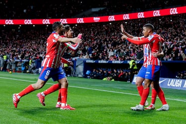 Los jugadores del Atlético de Madrid celebran el 1-0 de Samu Lino al Mallorca.