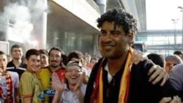 <b>EL MÁS SEGUIDO. </b>La afición del Galatasaray siempre está presente donde van Rijkaard y su equipo.