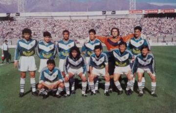 Deportes Temuco realizó una excelente campaña en 1995, jugando la Liguilla de Copa Libertadores. Arriba de izquierda a derecha: Ricardo González, Miguel Latín, Oscar Lepe, Roberto Reynero, Juan Carlos Docabo y Mario Lucca. Abajo: Luis Pérez, Gustavo Poirrier, Marcelo Corrales, Nelson Enríquez y Franz Arancibia.