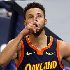 Curry se une a Chamberlain, pero sucumbe a los Celtics