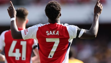 Arsenal's English midfielder #07 Bukayo Saka celebrates after scoring their second goal during the English Premier League football match between Arsenal and Wolverhampton Wanderers at the Emirates Stadium in London on August 17, 2024. (Photo by Adrian DENNIS / AFP) / RESTRICTED TO EDITORIAL USE. No use with unauthorized audio, video, data, fixture lists, club/league logos or 'live' services. Online in-match use limited to 120 images. An additional 40 images may be used in extra time. No video emulation. Social media in-match use limited to 120 images. An additional 40 images may be used in extra time. No use in betting publications, games or single club/league/player publications. /