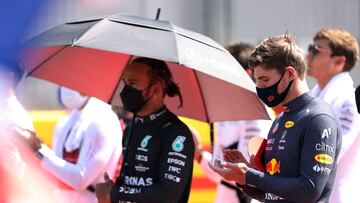 Formula One F1 - British Grand Prix - Silverstone Circuit, Silverstone, Britain - July 18, 2021 Mercedes' Lewis Hamilton and Red Bull's Max Verstappen before the race Pool via REUTERS/Lars Baron