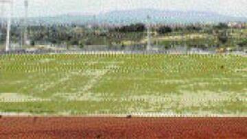 <B>MODERNIDAD.</b> Este es el aspecto que presentaba ayer el campo principal de la Ciudad del Deporte de la Federación. En verano, el césped estará en perfecto estado.
