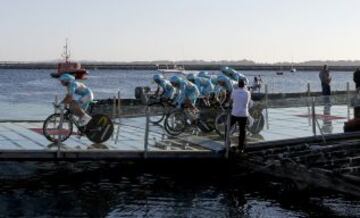 Primera etapa entre Vilanova de Aurosa y Sanxenxo. Crono por equipos que ganó el Astana.