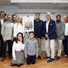 El casal 'Tio Pep' presenta la falla del Centenario del Valencia