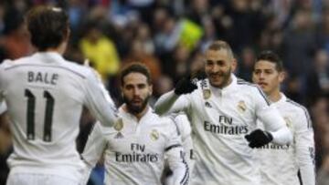 Karim Benzema celebra uno de sus dos goles.