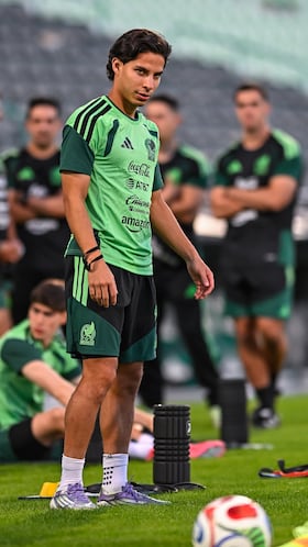 Diego Lainez during training session Mexico National Team, prior International Friendly match against Uruguay National Team at TSM Corona Stadium, on November 14, 2025 in Torreon, Coahuila, Mexico.