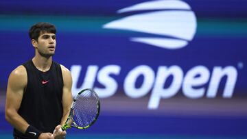 Carlos Alcaraz, durante su partido contra Botic van De Zandschulp en el US Open.