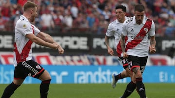 BUENOS AIRES, ARGENTINA - SEPTEMBER 18: Emanuel Mammana of River Plate celebrates with teammates after scoring the first goal of his team during a match between San Lorenzo and River Plate as part of Liga Profesional 2022 at Pedro Bidegain Stadium on September 18, 2022 in Buenos Aires, Argentina. (Photo by Daniel Jayo/Getty Images)