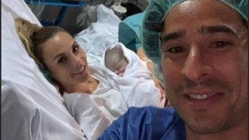 Memo Ochoa y Karla Mora