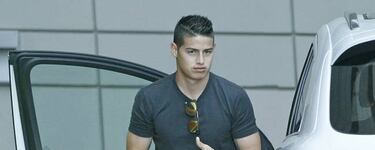 Betting suspended on James signing for Man United