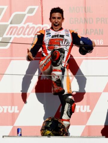 Marc Márquez celebra el título mundial. 