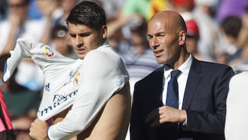 Zidane charla con Morata durante un partido de la pasada temporada.