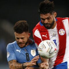 El Valencia acelera por Omar Alderete y Juan Iglesias