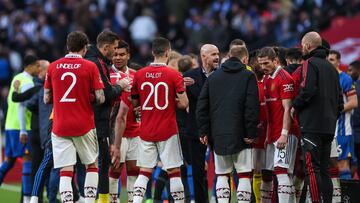 London (United Kingdom), 23/04/2023.- Head coach Erik ten Hag of Manchester United FC and Manchester players during the FA Cup semi-final match between Brighton and Hove Albion and Manchester United in London, Britain, 23 April 2023. (Reino Unido, Londres) EFE/EPA/ISABEL INFANTES EDITORIAL USE ONLY. No use with unauthorized audio, video, data, fixture lists, club/league logos or 'live' services. Online in-match use limited to 120 images, no video emulation. No use in betting, games or single club/league/player publications
