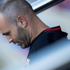 Iniesta no se ve en el Barça: sus cuatro posibles destinos