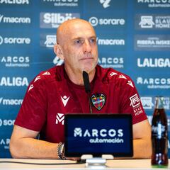 Calero: “Estadios como La Rosaleda dan sentido al fútbol español”