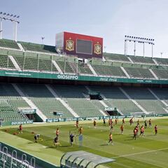 El Elche suspende el entrenamiento por un positivo en la plantilla