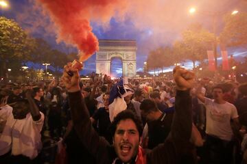 Los aficionados franceses celebraron la clasificación de su selección para la final del Mundial. 