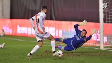 Andrés supera a Campos en el 1-0.